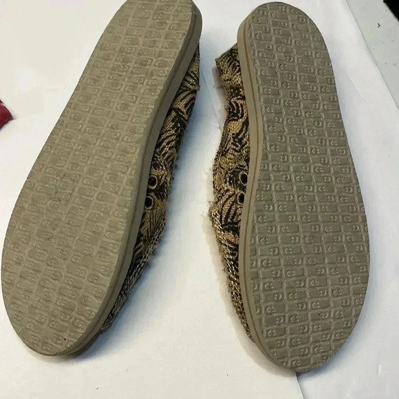 SANUK slip on loafer size 6 leaf print - Picture 3 of 3